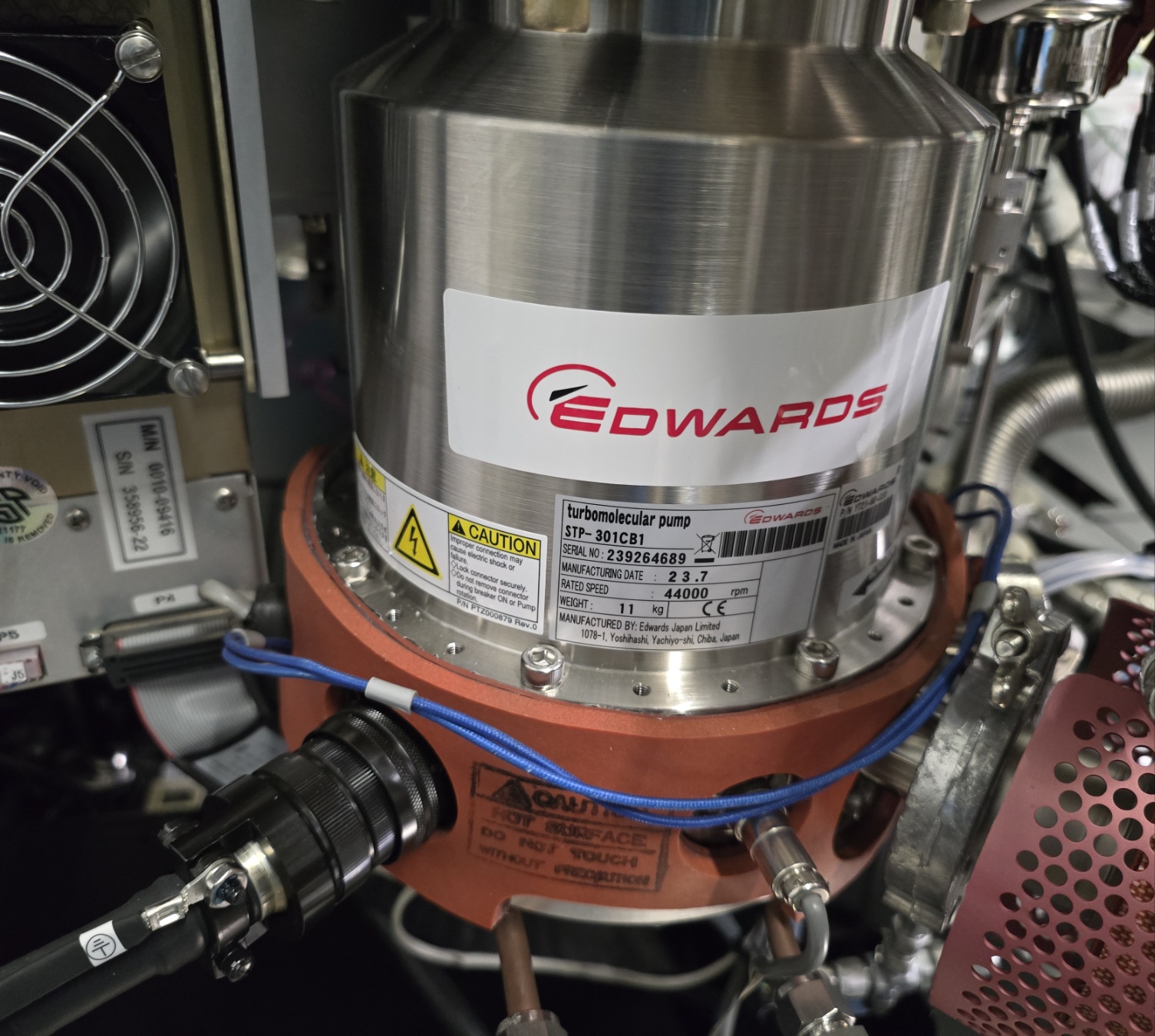 EDWARDS TURBOMOLECULAR PUMP STP-301CB1 